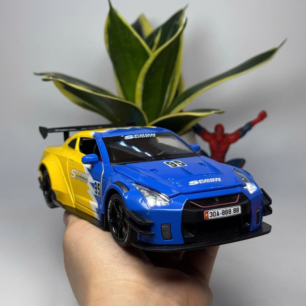1:24 NISSAN GTR R35 DIECAST ALLOY MODEL CAR WITH SMOKE FUNCTIONS LIGHT AND SOUND DOORS OPENABLE