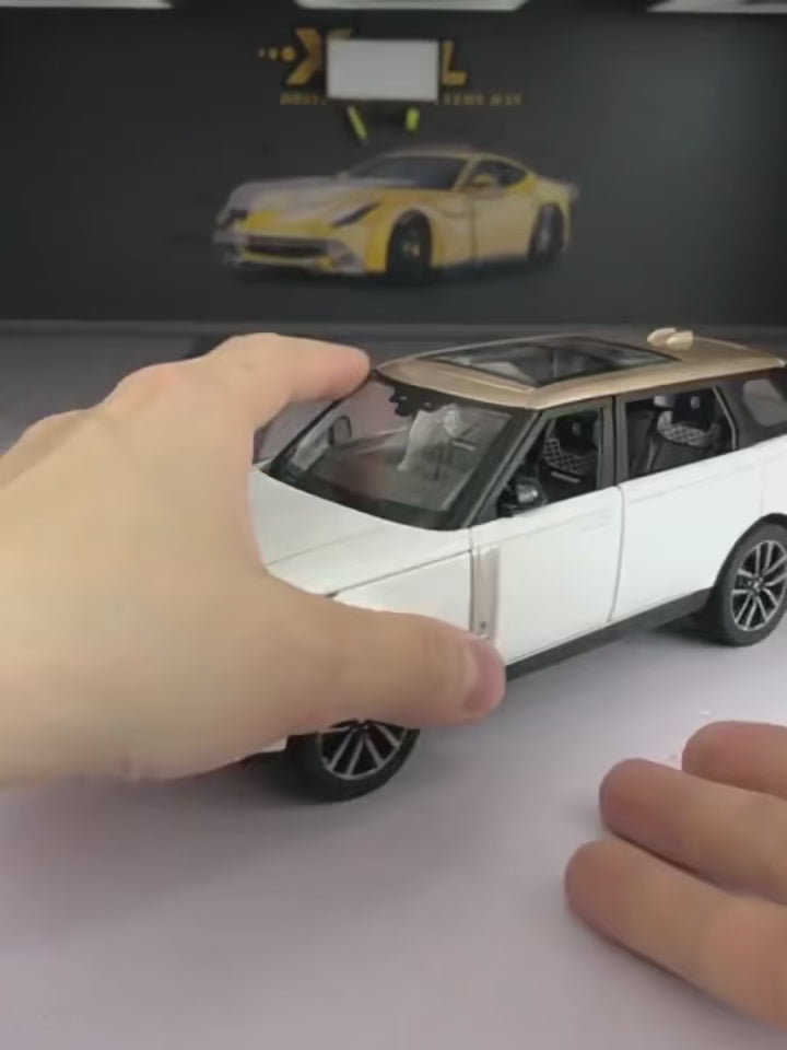 1:24 Land Rover SV2022 Model Car Toy Sound Light Miniature Models Shock Absorption Off Road Vehicles