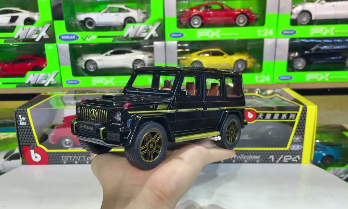 1:24 AMG mercedes benz G63 Diecast model alloy car light and sound all doors Openable