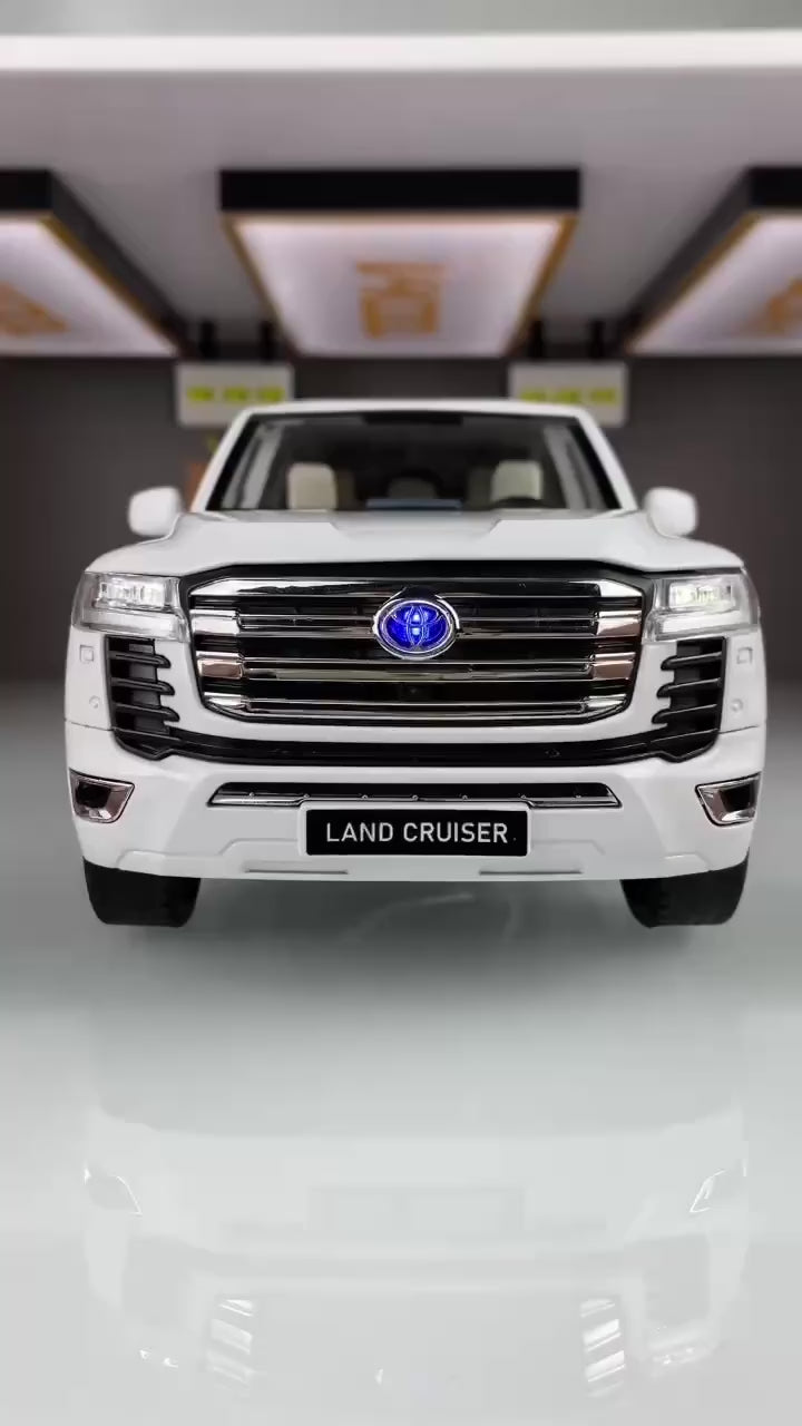1:18 Land Cruiser Lc300 diecast Full glass door alloy model car light & sound