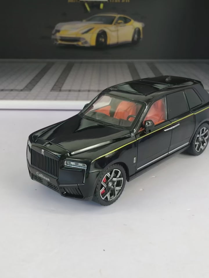 1:24 Rolls Royce Cullinan alloy fashionable sedan model car ornament steering shock