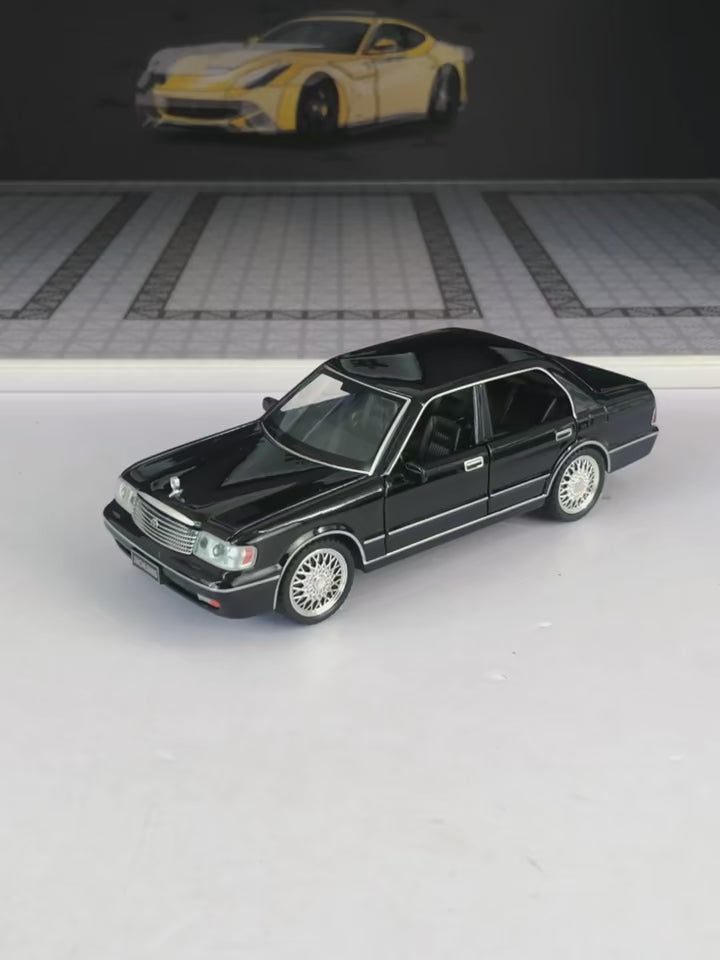 1:32 Toyota Crown Royal classic alloy sedan model car ornament collection, doors and engine hood, trunk can be opened, children's toy car gift