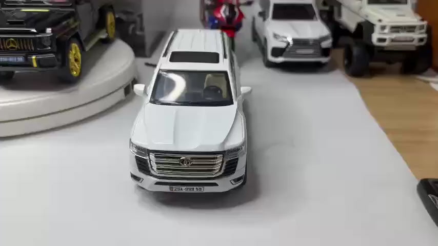 1:24 Diecast Model toyota Land Cruiser LC300 remote Key Official License Hobby Collection Gift Display