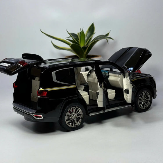 1:18 Land Cruiser Lc300 diecast Full glass door alloy model car light & sound