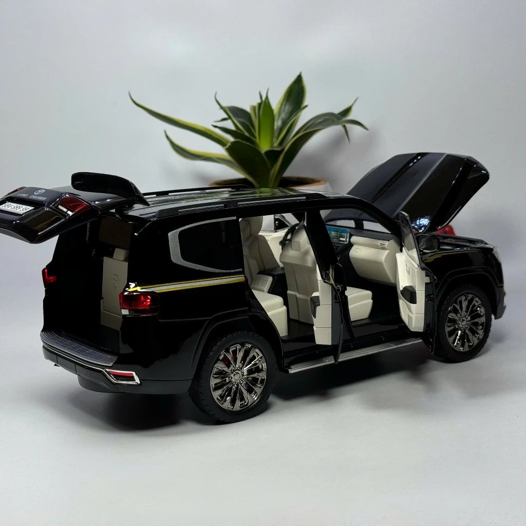 1:18 Land Cruiser Lc300 diecast Full glass door alloy model car light & sound
