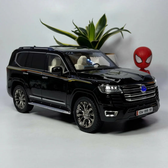 1:18 Land Cruiser Lc300 diecast Full glass door alloy model car light & sound