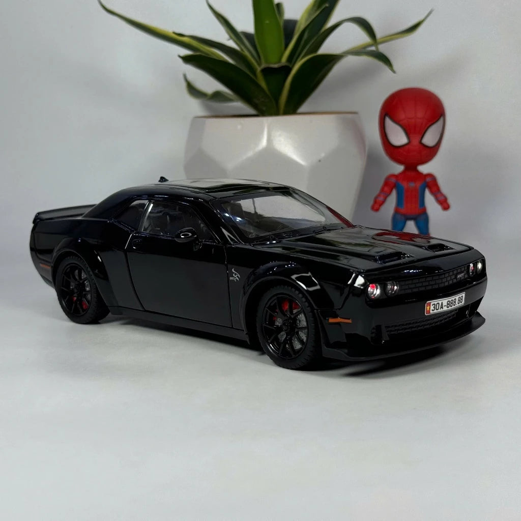 1:24 Diecast Dodge challenger Alloy model car light and sound door Openable