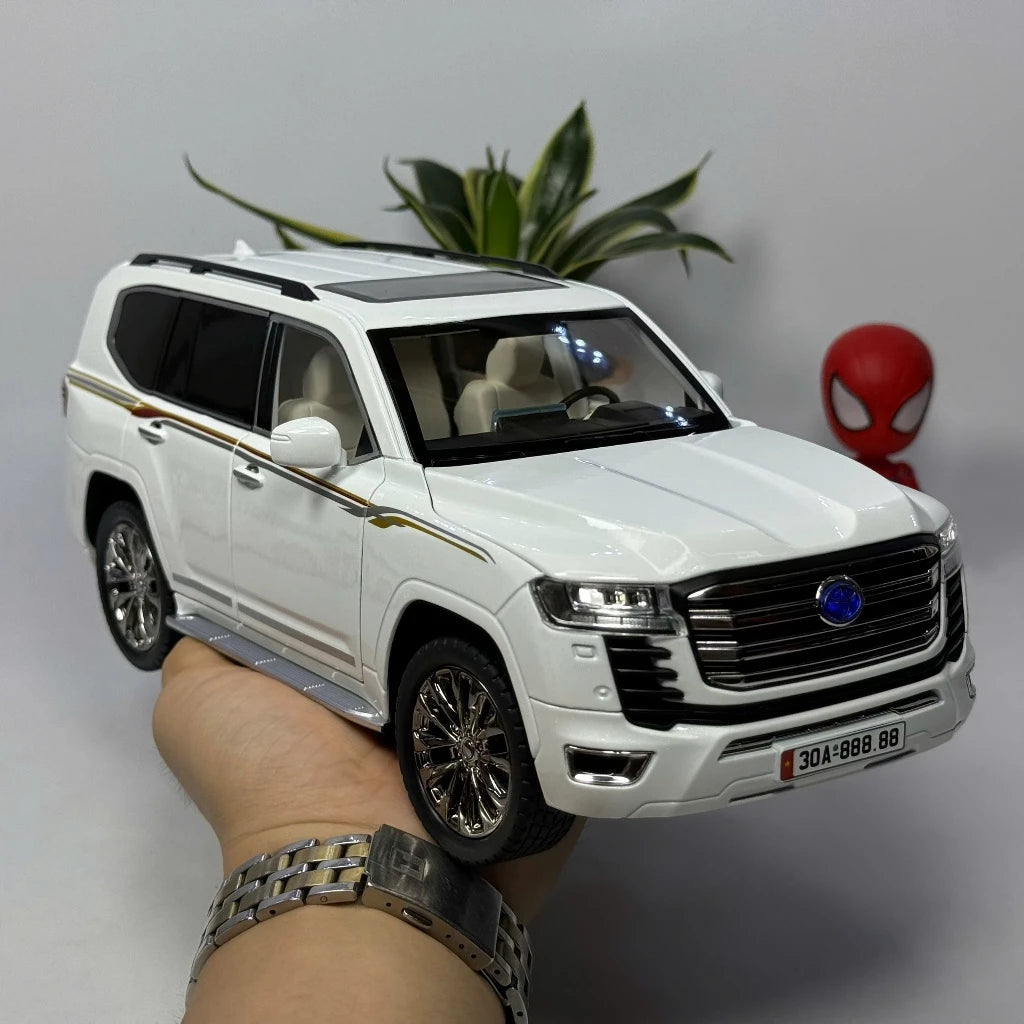 1:18 Land Cruiser Lc300 diecast Full glass door alloy model car light & sound