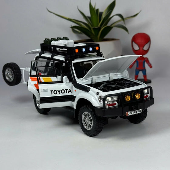 1:24 Toyota Land Cruiser LC80 Diecast alloy model car light sound