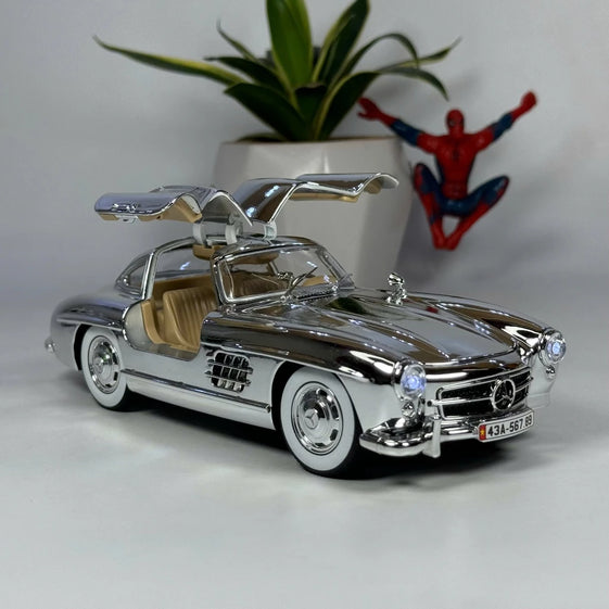 1:24 Diecast Meccedes-Benz 300SL alloy model car light and sound all doors Openable