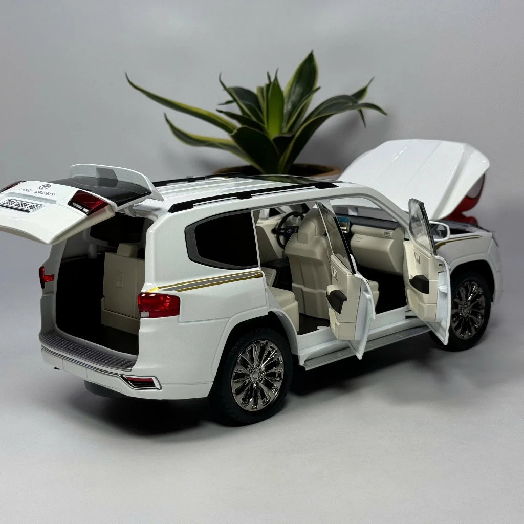 1:18 Land Cruiser Lc300 diecast Full glass door alloy model car light & sound