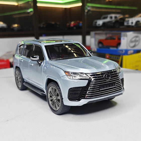 1:24 LEXUS LX600 alloy diecast modal car light and sound all doors Openable