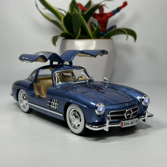 1:24 Diecast Meccedes-Benz 300SL alloy model car light and sound all doors Openable