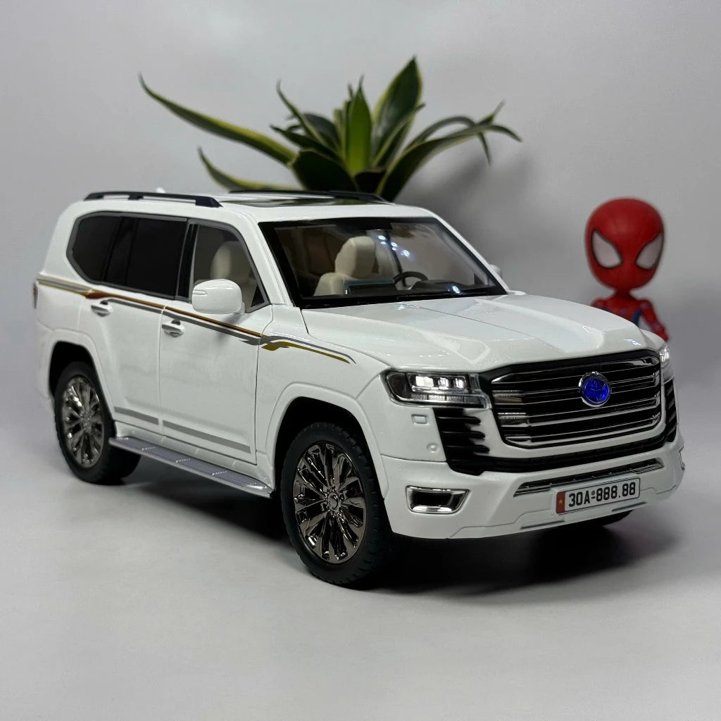 1:18 Land Cruiser Lc300 diecast Full glass door alloy model car light & sound