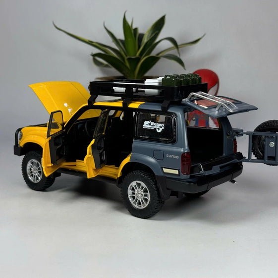 1:24 Toyota Land Cruiser LC80 Diecast alloy model car light sound