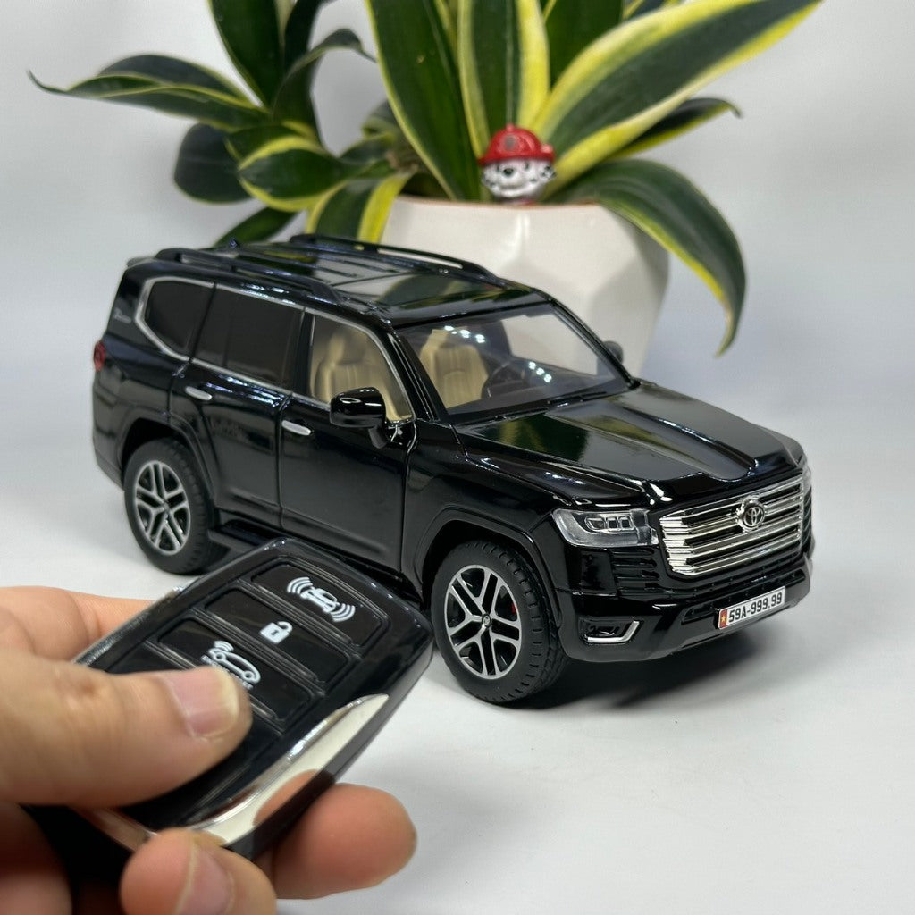 1:24 Diecast Model toyota Land Cruiser LC300 remote Key Official License Hobby Collection Gift Display