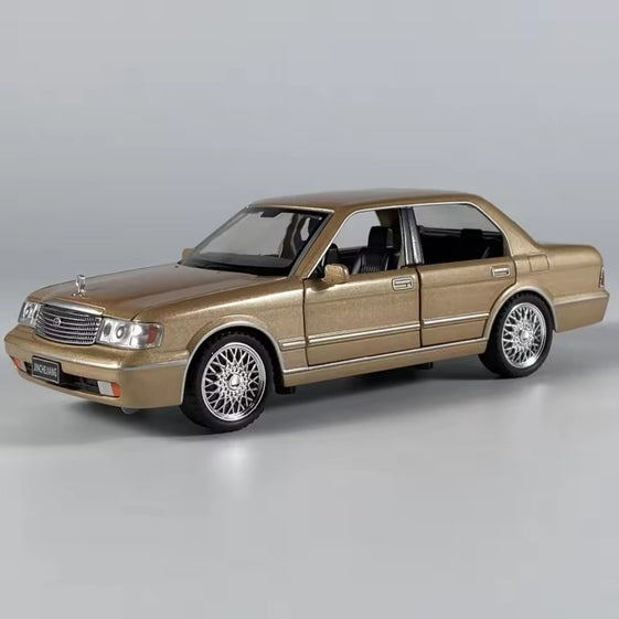1:32 Toyota Crown Royal classic alloy sedan model car ornament collection, doors and engine hood, trunk can be opened, children's toy car gift