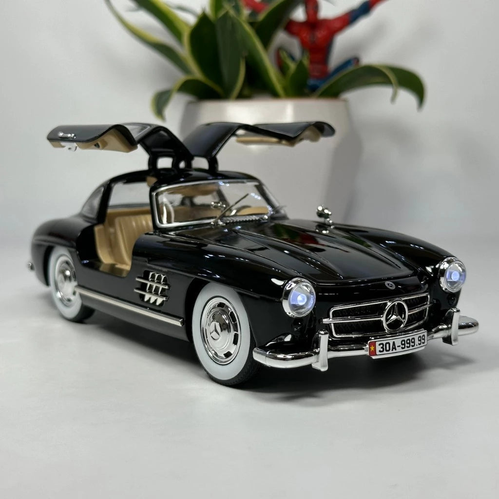1:24 Diecast Meccedes-Benz 300SL alloy model car light and sound all doors Openable