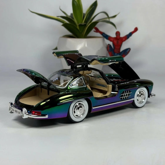 1:24 Diecast Meccedes-Benz 300SL alloy model car light and sound all doors Openable