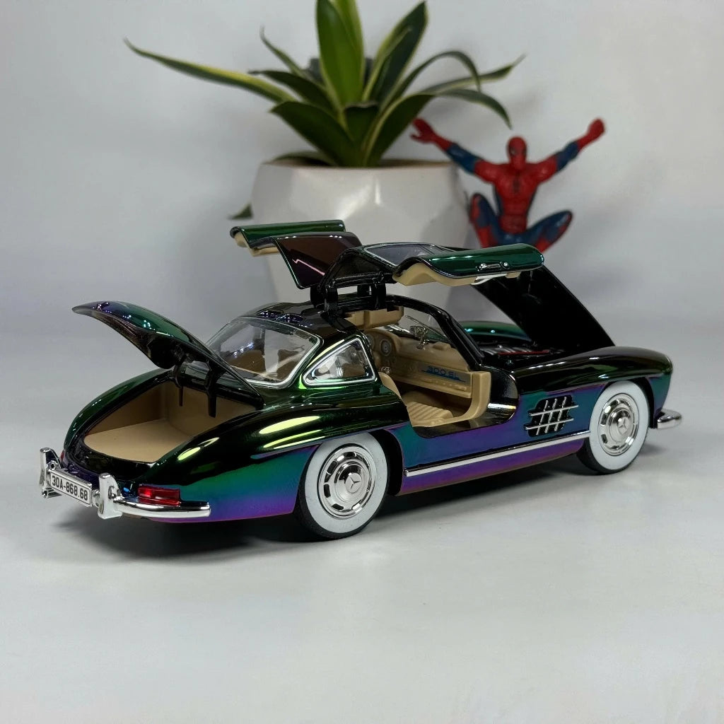 1:24 Diecast Meccedes-Benz 300SL alloy model car light and sound all doors Openable
