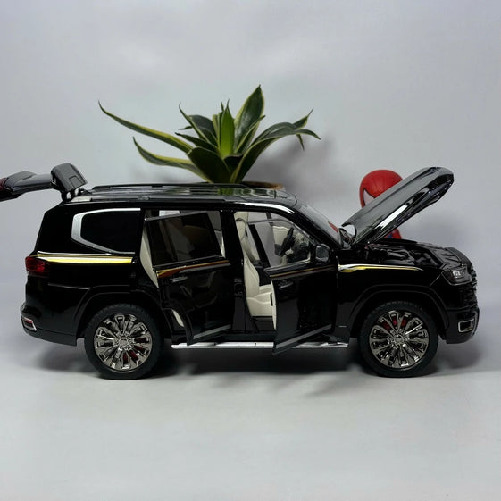 1:18 Land Cruiser Lc300 diecast Full glass door alloy model car light & sound