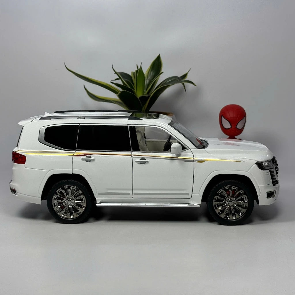 1:18 Land Cruiser Lc300 diecast Full glass door alloy model car light & sound