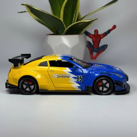 1:24 NISSAN GTR R35 DIECAST ALLOY MODEL CAR WITH SMOKE FUNCTIONS LIGHT AND SOUND DOORS OPENABLE