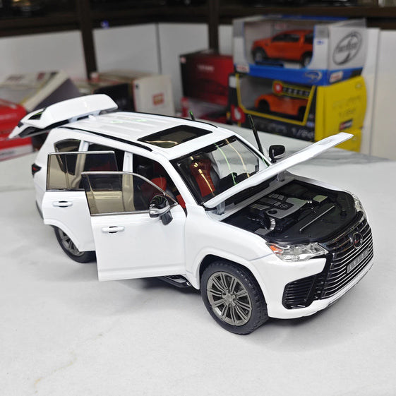1:24 LEXUS LX600 alloy diecast modal car light and sound all doors Openable
