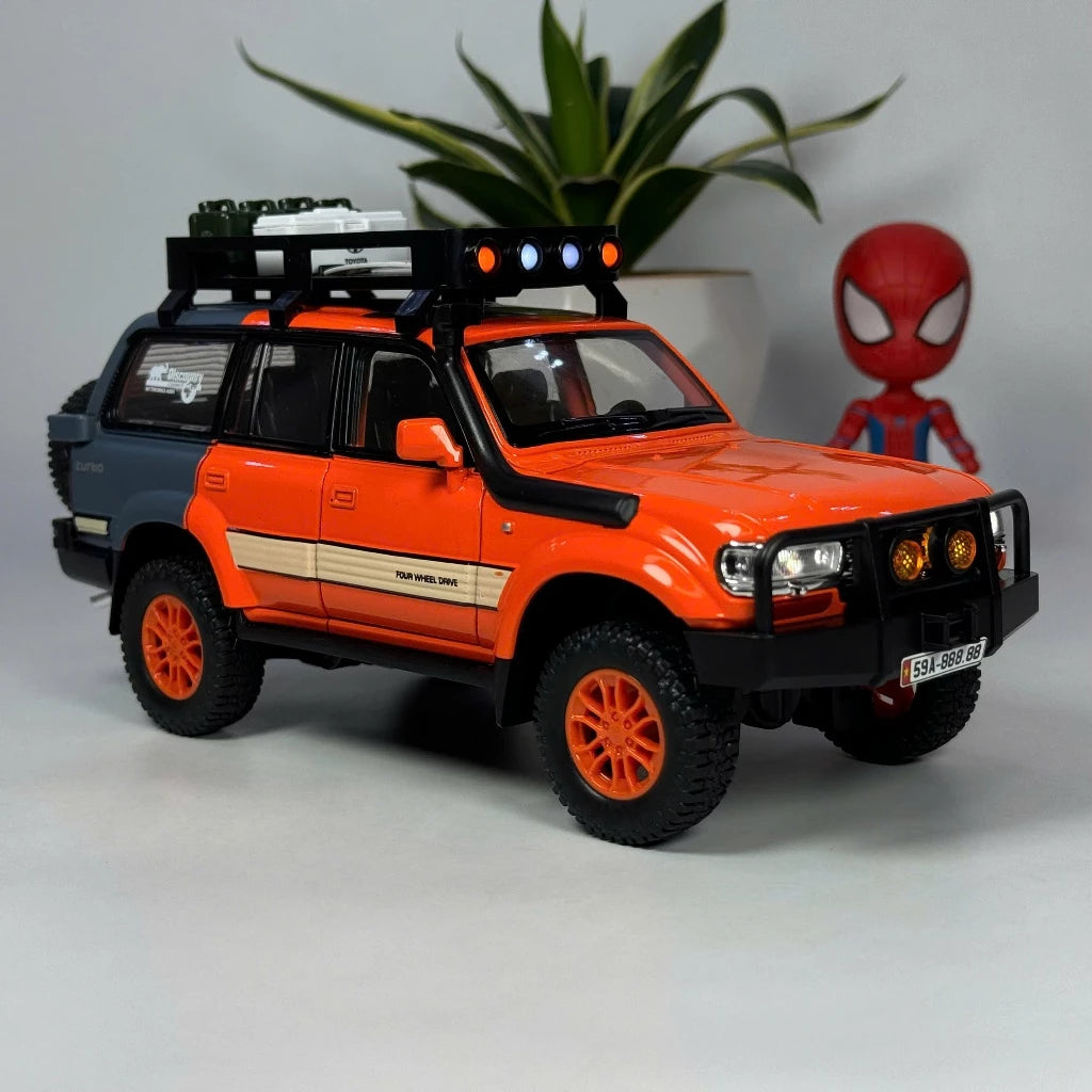 1:24 Toyota Land Cruiser LC80 Diecast alloy model car light sound