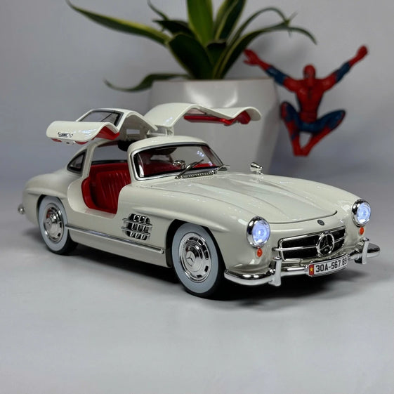 1:24 Diecast Meccedes-Benz 300SL alloy model car light and sound all doors Openable