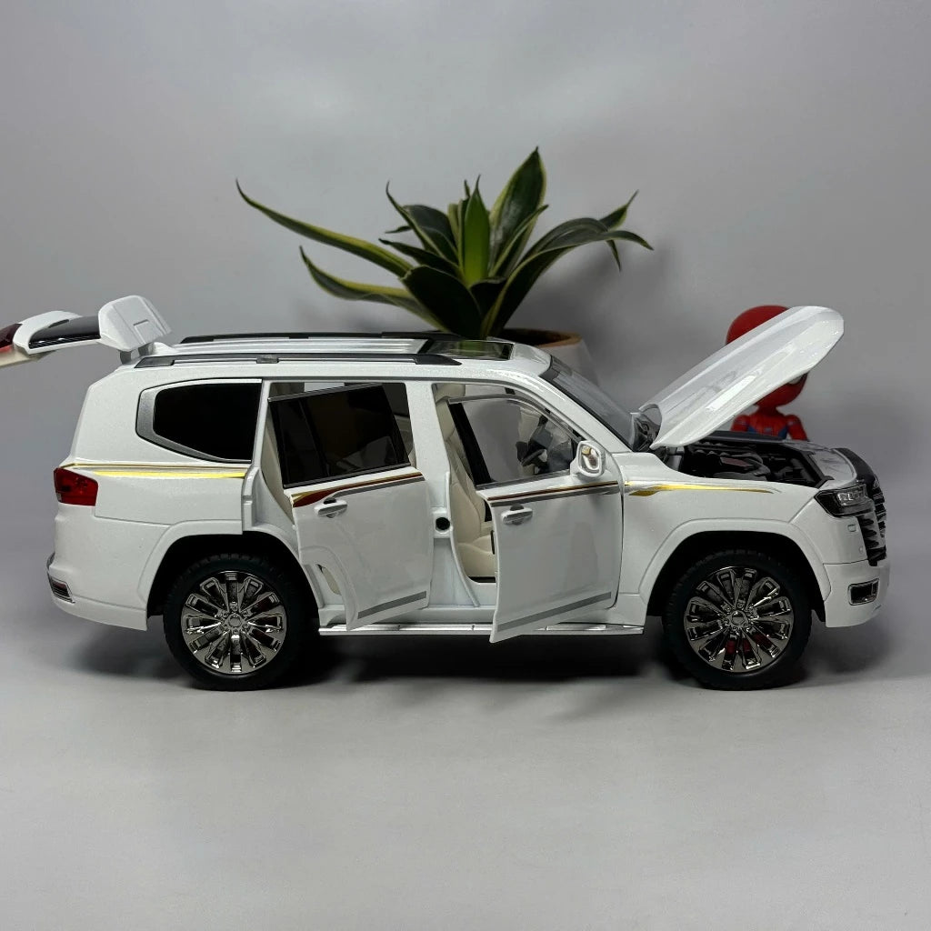 1:18 Land Cruiser Lc300 diecast Full glass door alloy model car light & sound