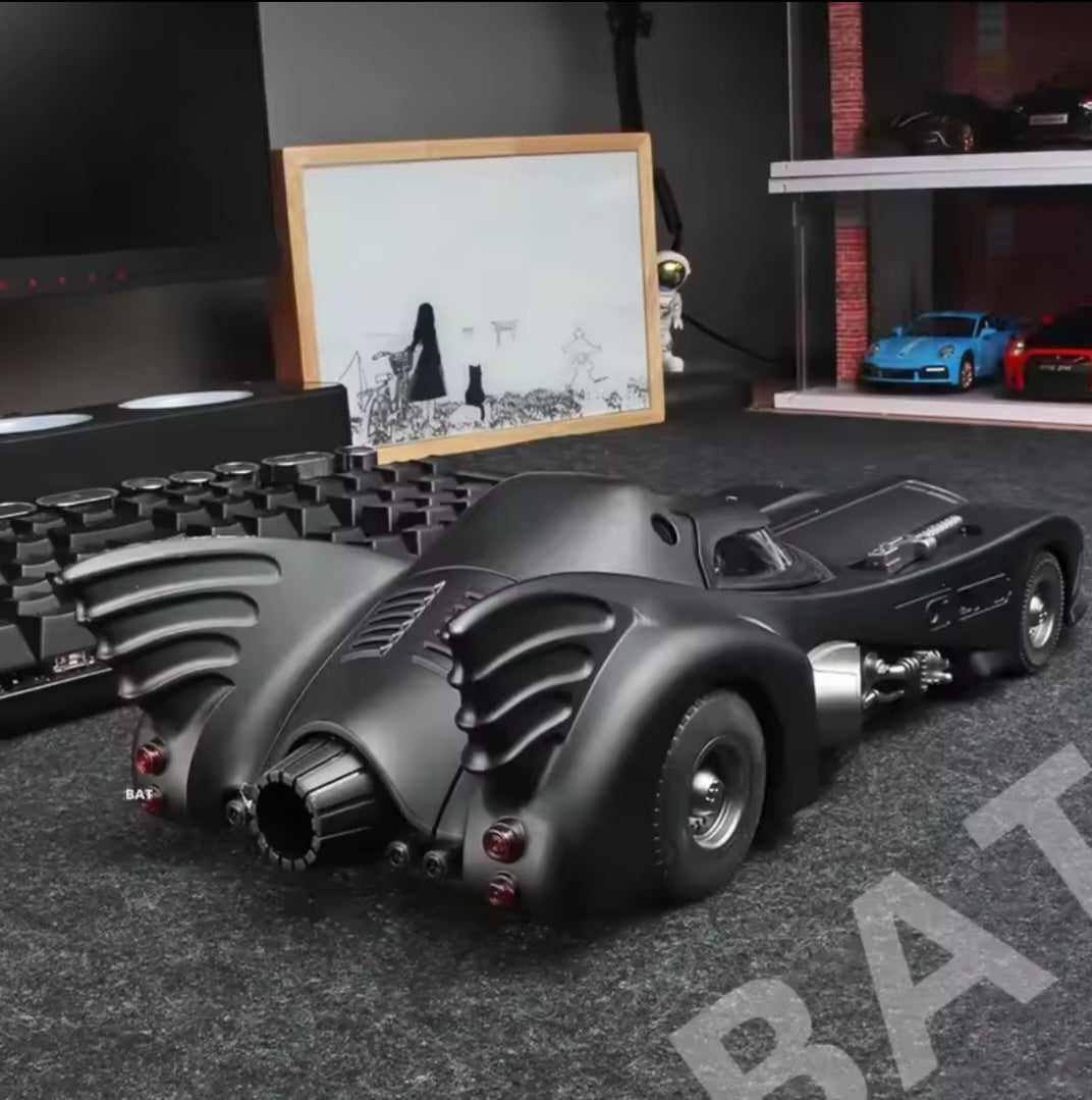 1:18 1989 Batmobile Classic Emotional Chariot Series Alloy Diecast Metal Model Car Sound And Light