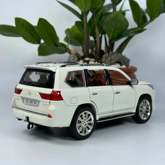 1:24 Diecast Lexus LX570 alloy model car light and sound