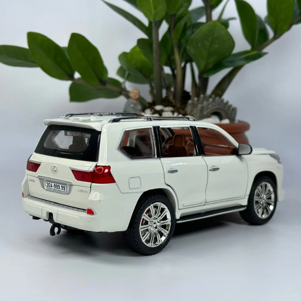 1:24 Diecast Lexus LX570 alloy model car light and sound