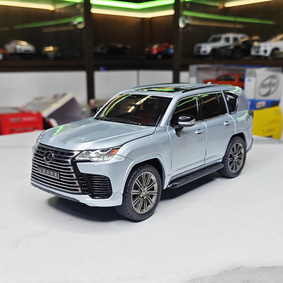 1:24 LEXUS LX600 alloy diecast modal car light and sound all doors Openable