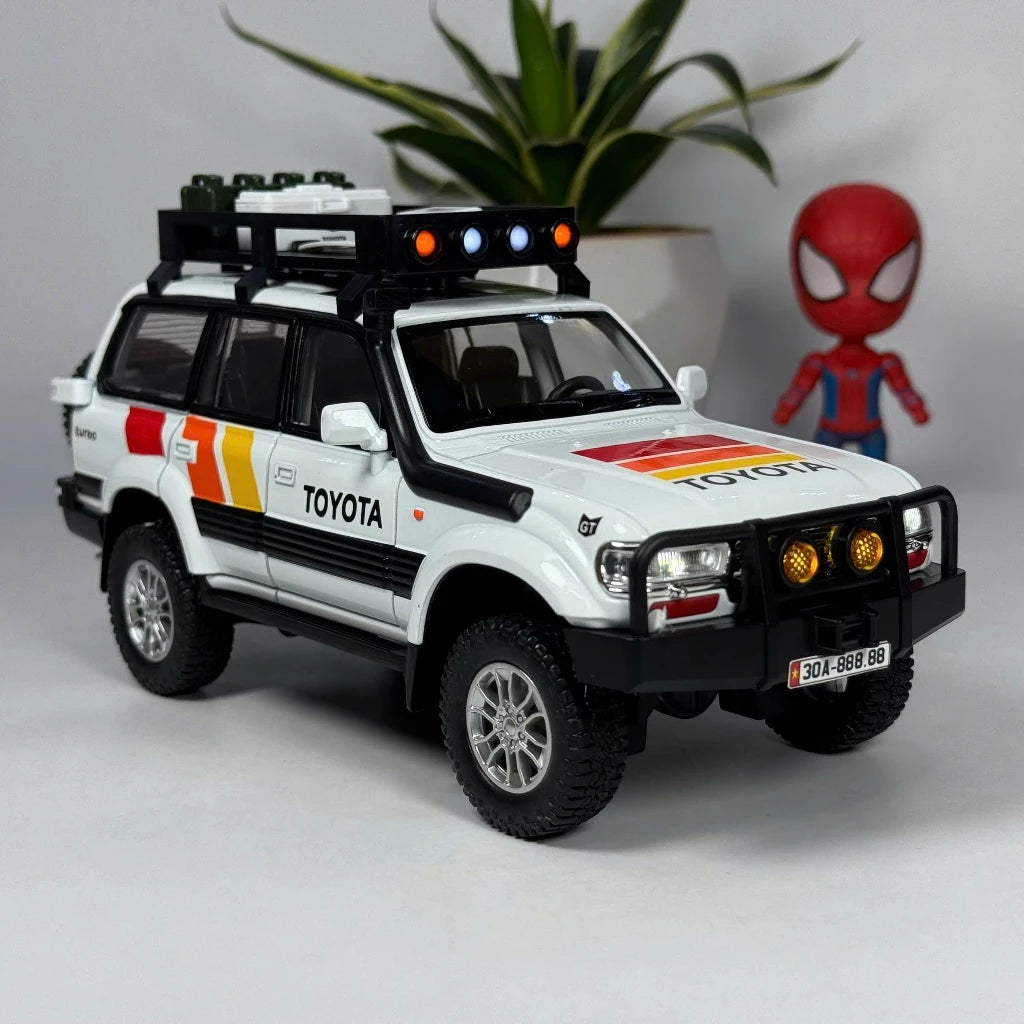 1:24 Toyota Land Cruiser LC80 Diecast alloy model car light sound