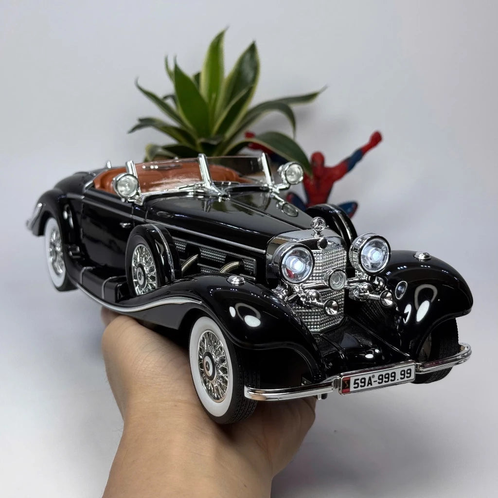 1:18 Scale vintage model diecast alloy car big size light and sound