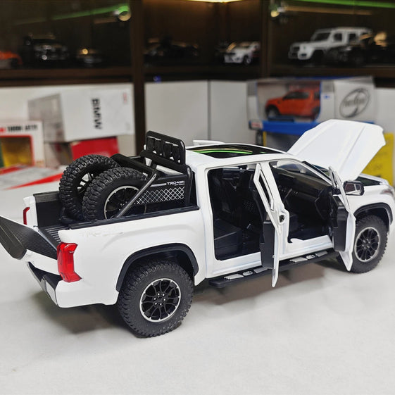 1/24 Tundra Alloy Pickup Car Model Diecast & Toy Metal Off-Road Vehicles Car Model Sound and Light Collection