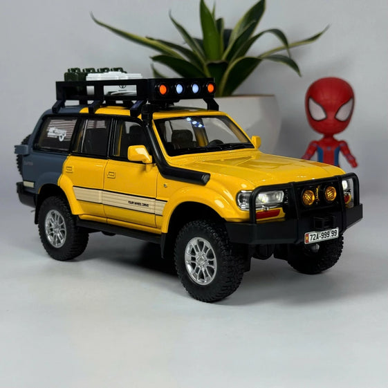 1:24 Toyota Land Cruiser LC80 Diecast alloy model car light sound