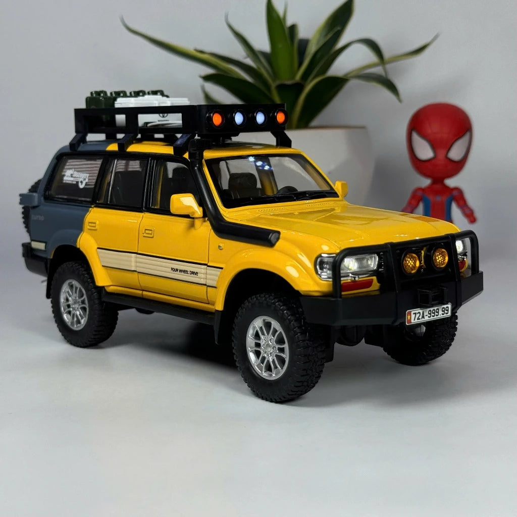 1:24 Toyota Land Cruiser LC80 Diecast alloy model car light sound