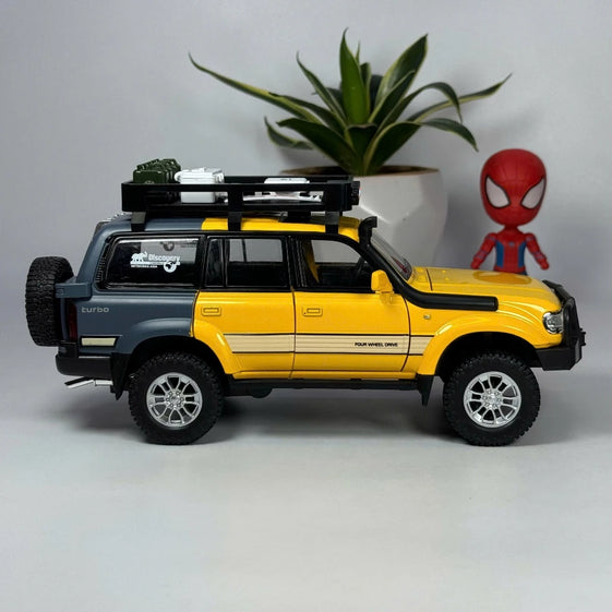 1:24 Toyota Land Cruiser LC80 Diecast alloy model car light sound