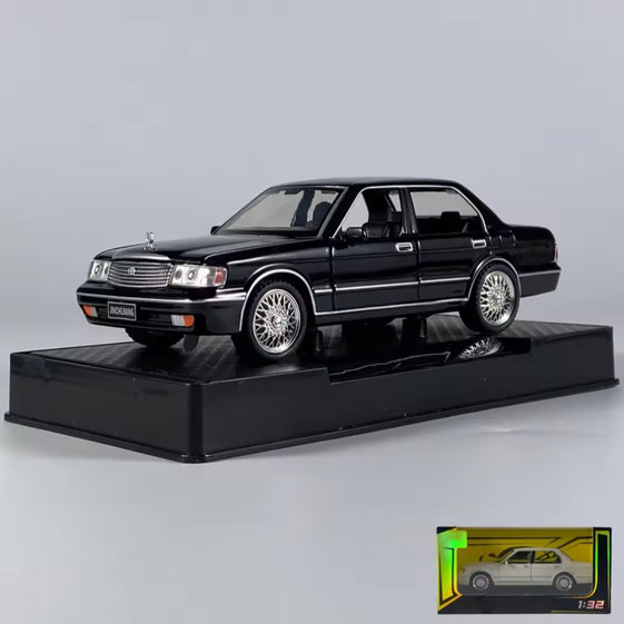 1:32 Toyota Crown Royal classic alloy sedan model car ornament collection, doors and engine hood, trunk can be opened, children's toy car gift