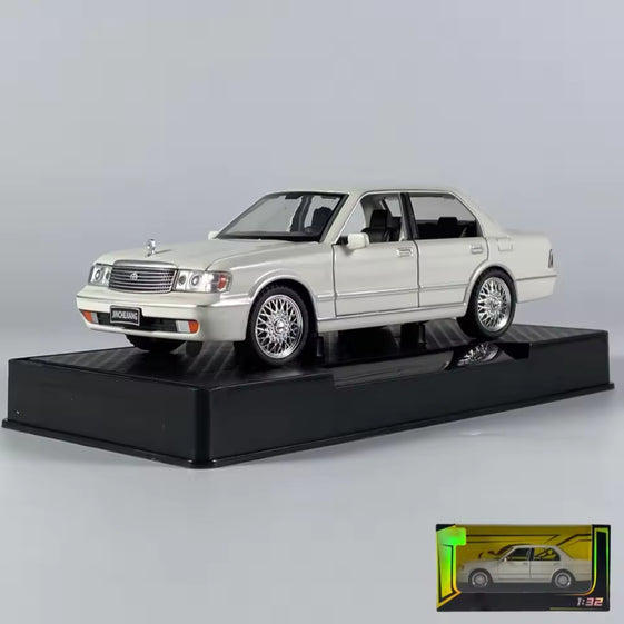 1:32 Toyota Crown Royal classic alloy sedan model car ornament collection, doors and engine hood, trunk can be opened, children's toy car gift