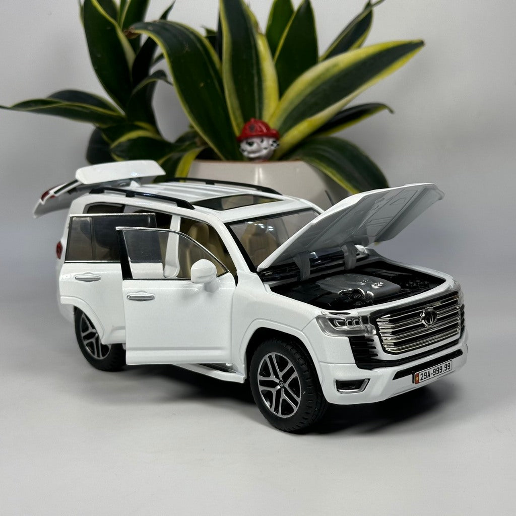 1:24 Diecast Model toyota Land Cruiser LC300 remote Key Official License Hobby Collection Gift Display