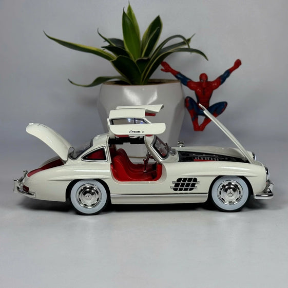 1:24 Diecast Meccedes-Benz 300SL alloy model car light and sound all doors Openable