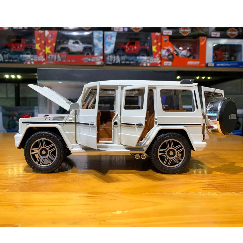 1:24 AMG mercedes benz G63 Diecast model alloy car light and sound all doors Openable