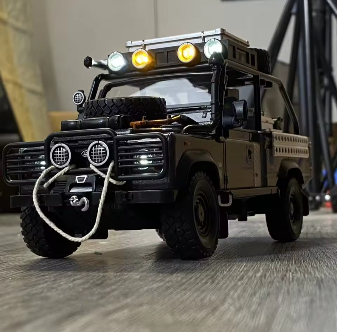 1:24 Defender 110 Range Rover Off-road Vehicle Model Toys Alloy Diecast Doors Opened Pull Back Shock Absorption