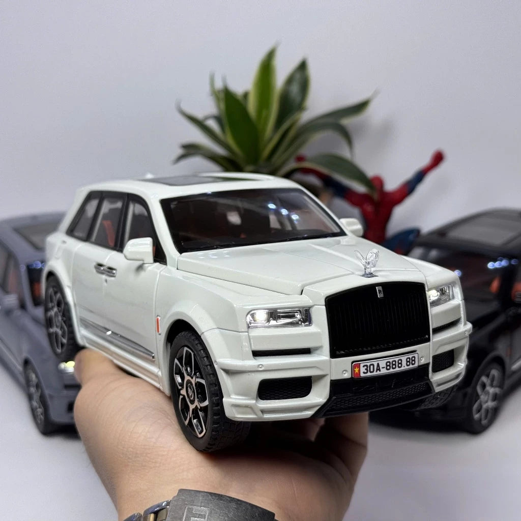 1:20 scale rolls royce Cullinan Diecast alloy model car