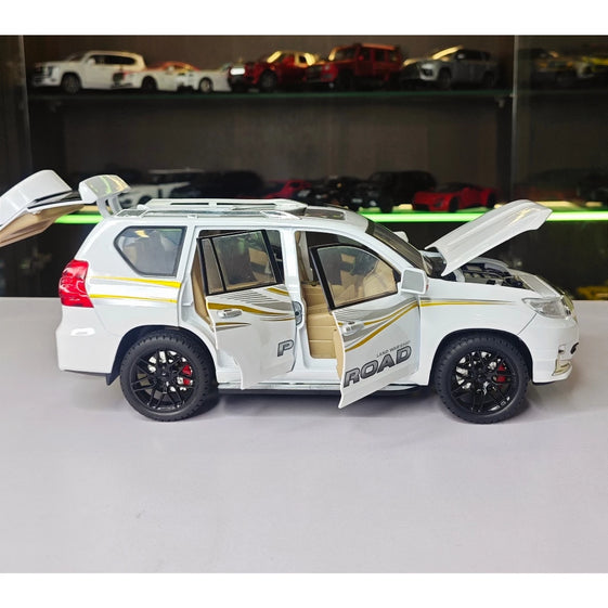 1:18 Toyota Prado Diecast alloy model light sound door Openable