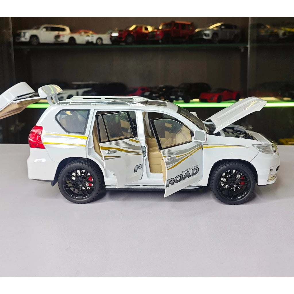 1:18 Toyota Prado Diecast alloy model light sound door Openable